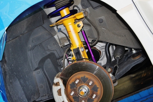 ミニバンをシャキっと！C26セレナにKYBローファースポーツ